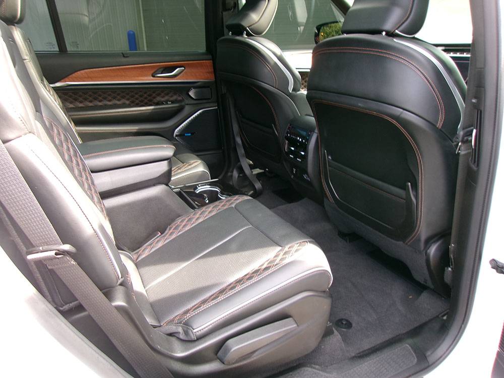 
								JEEP GRAND CHEROKEE SUMMIT RESERVE full									