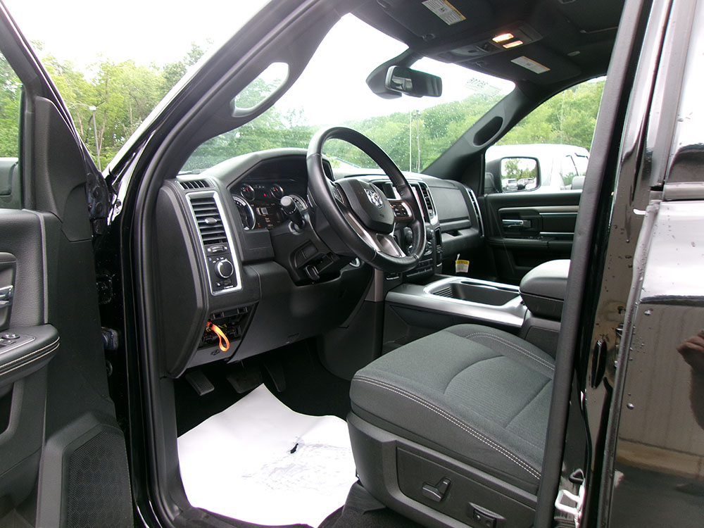 
								RAM 1500 CLASSIC WARLOCK EX CAB full									