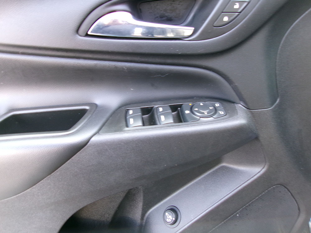 
								CHEVROLET EQUINOX LT full									