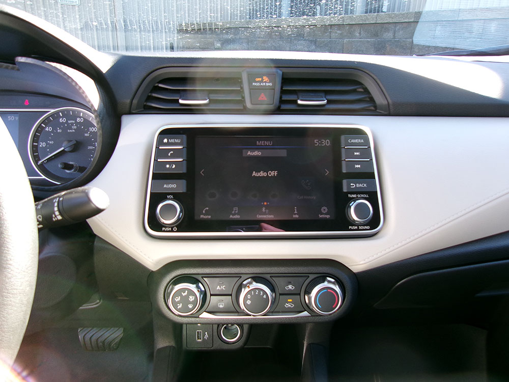 
								NISSAN VERSA SV full									