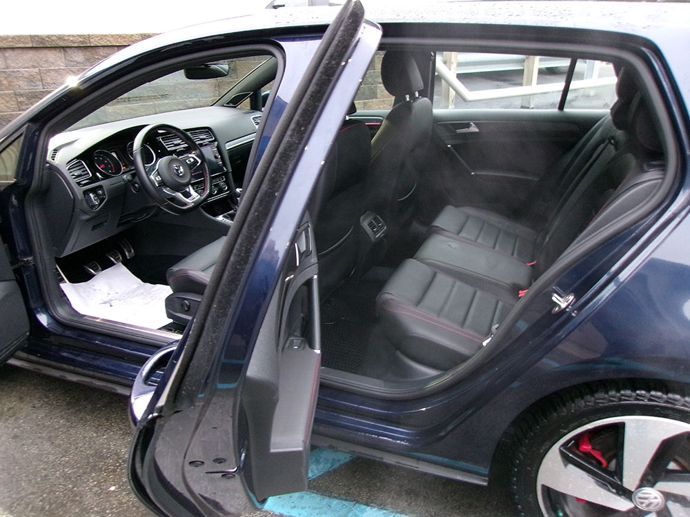 
								VOLKSWAGEN GTI SE full									