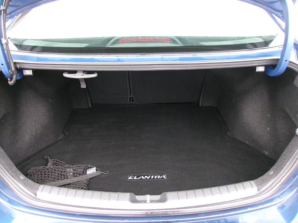 
								HYUNDAI ELANTRA VALUE full									