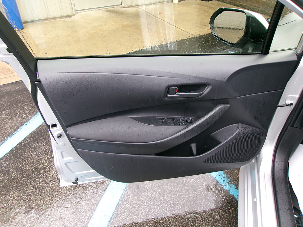 
								TOYOTA COROLLA HYBRID LE full									