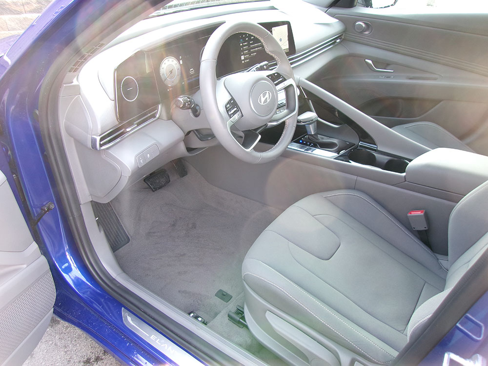 
								HYUNDAI ELANTRA SEL full									