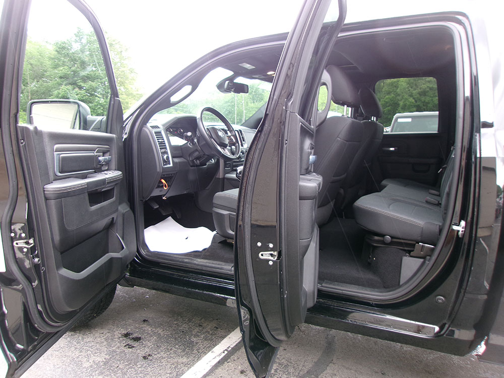 
								RAM 1500 CLASSIC WARLOCK EX CAB full									