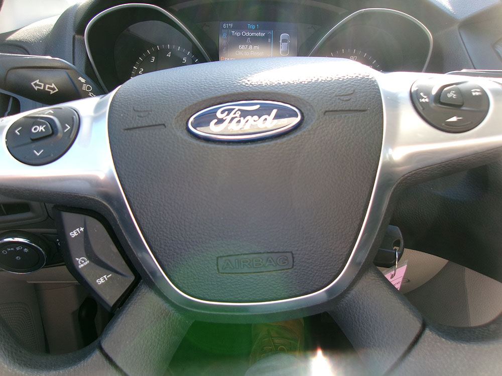 
								FORD FOCUS SE full									