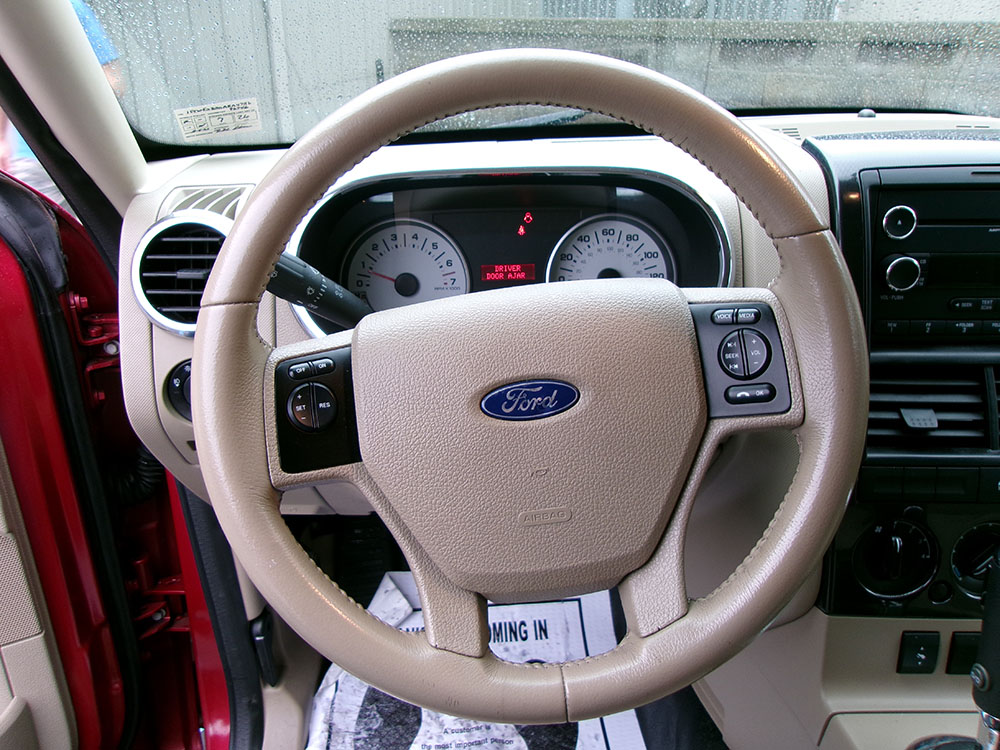 
								FORD EXPLORER SPORT TRAC XLT full									