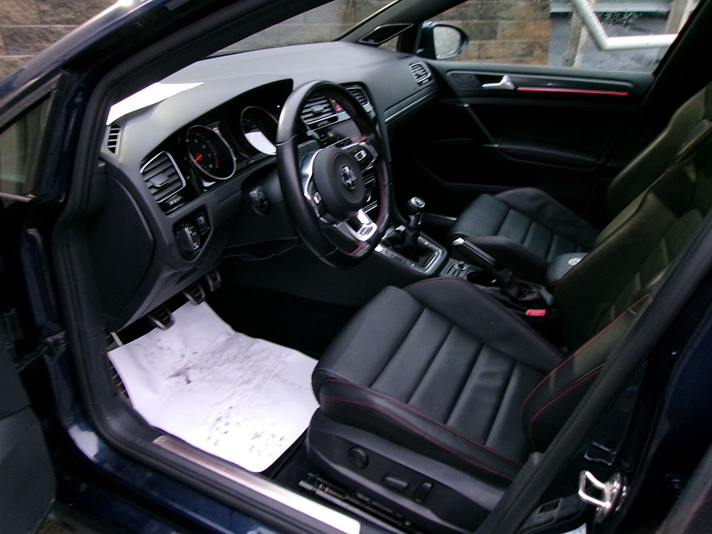 
								VOLKSWAGEN GTI SE full									