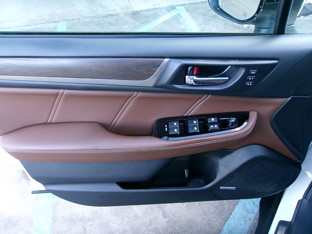 
								SUBARU OUTBACK 3.6R TOURING full									