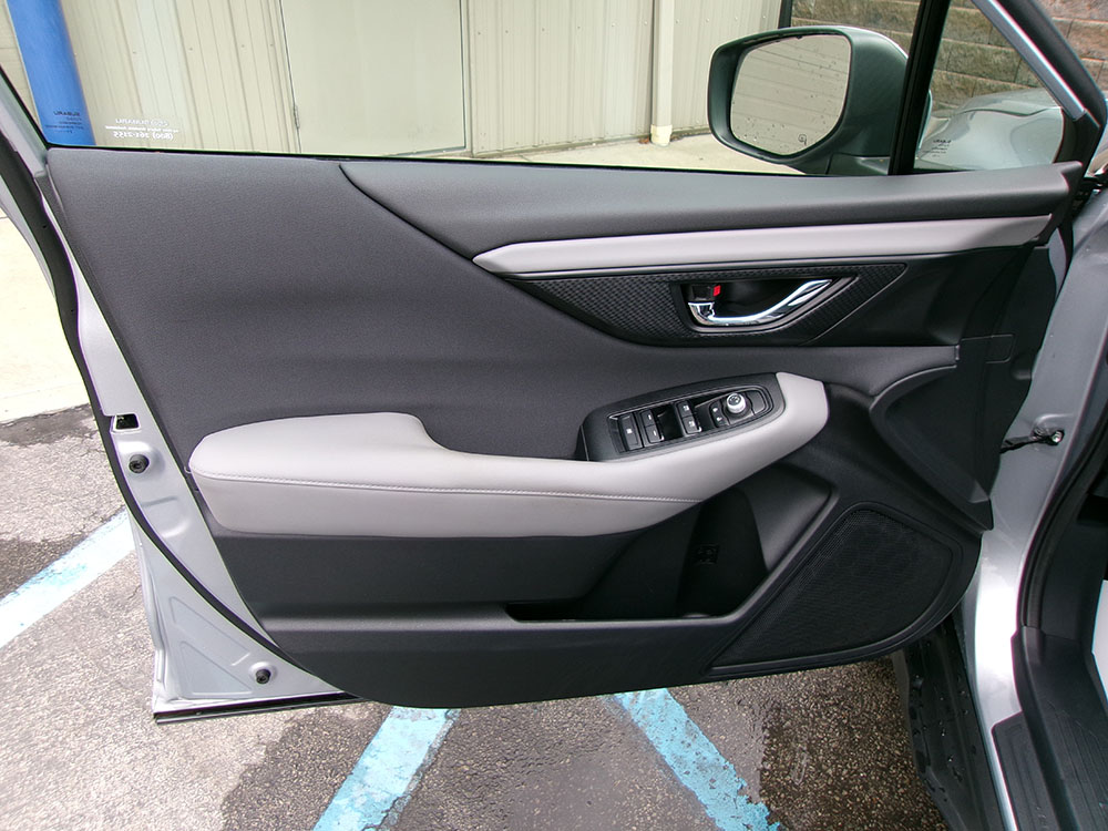 
								SUBARU OUTBACK PREMIUM full									