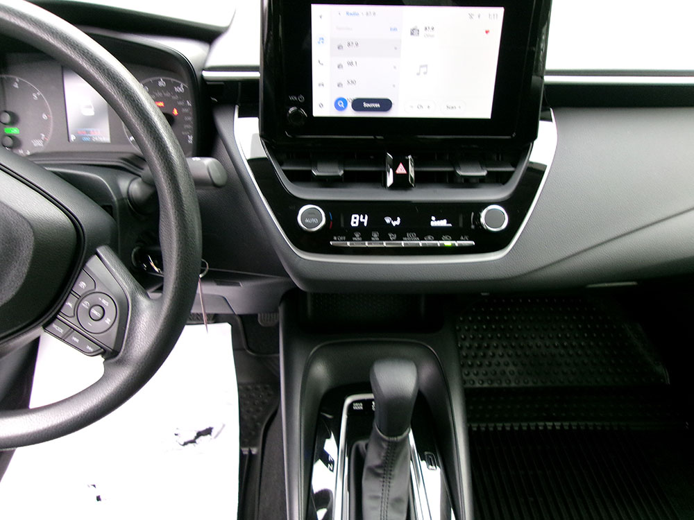 
								TOYOTA COROLLA HYBRID LE full									