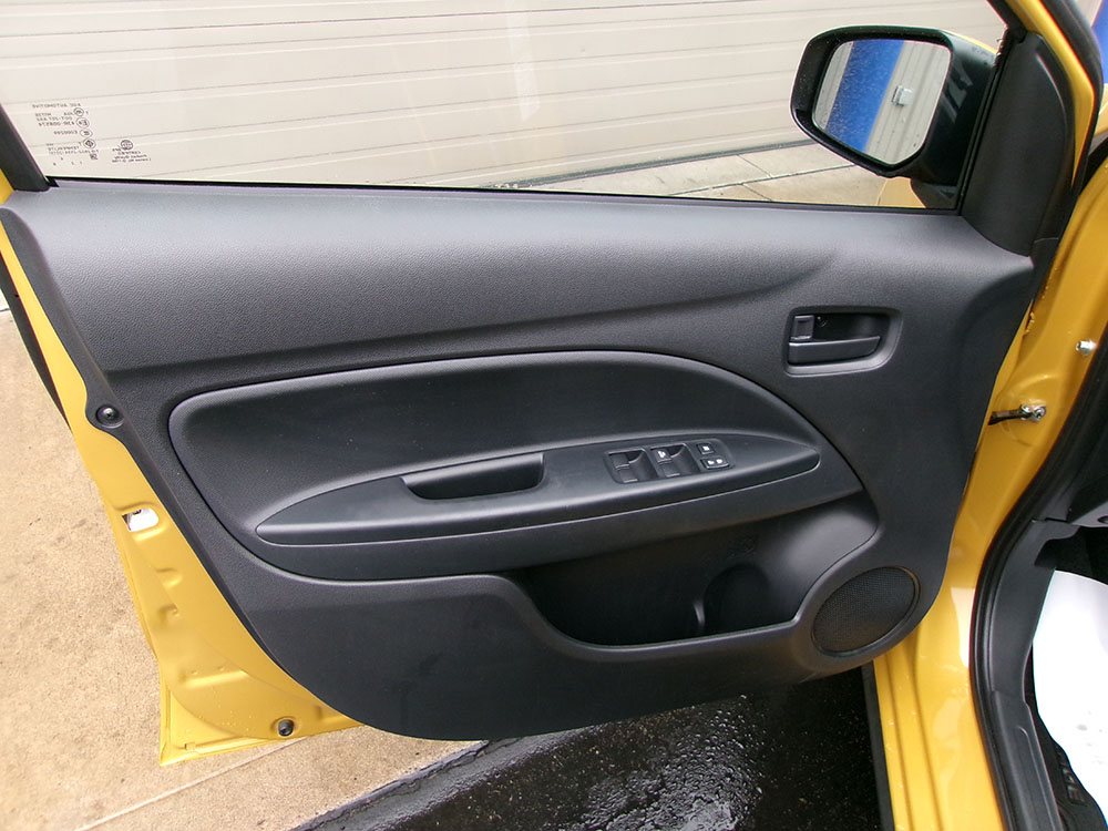 
								MITSUBISHI MIRAGE ES full									