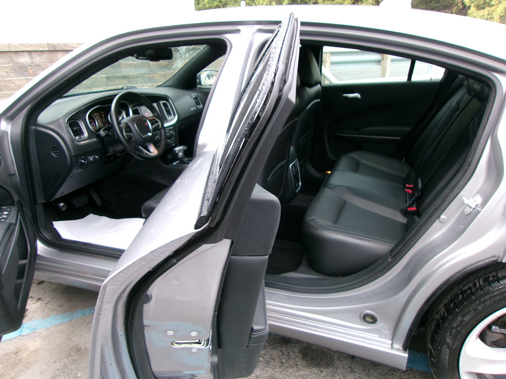 
								DODGE CHARGER SXT full									