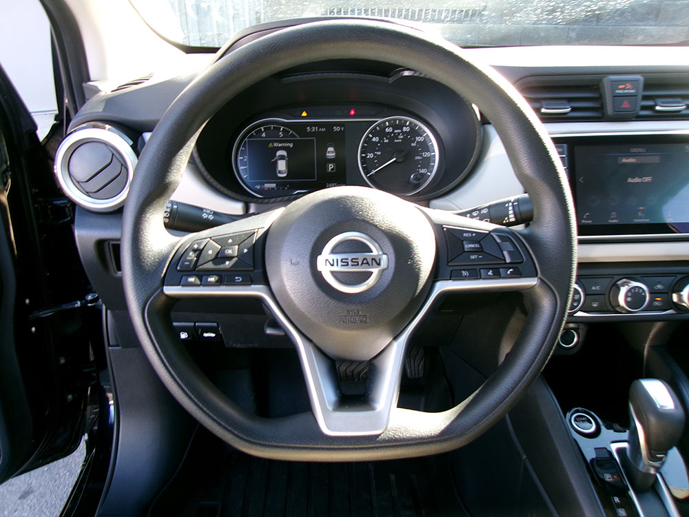 
								NISSAN VERSA SV full									