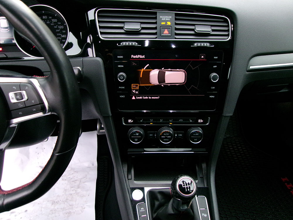 
								VOLKSWAGEN GTI SE full									