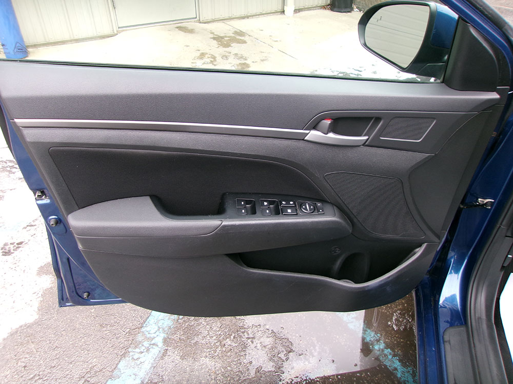 
								HYUNDAI ELANTRA VALUE full									