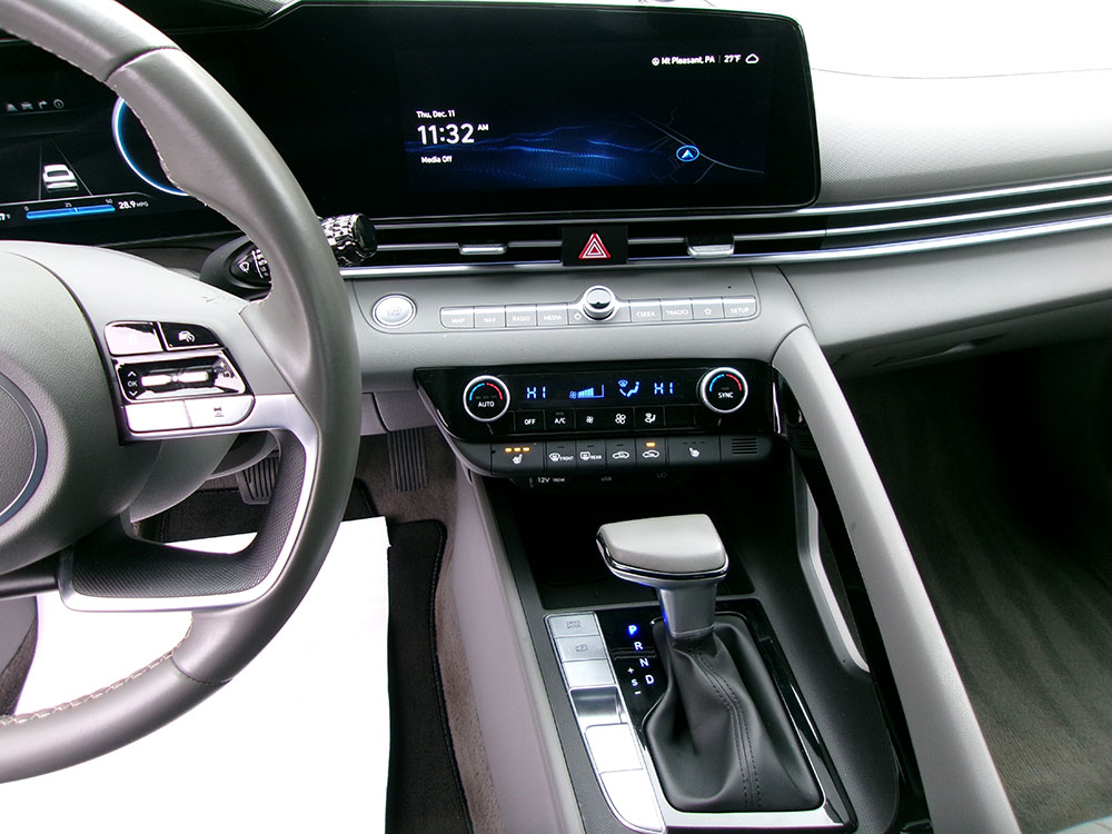 
								HYUNDAI ELANTRA SEL full									