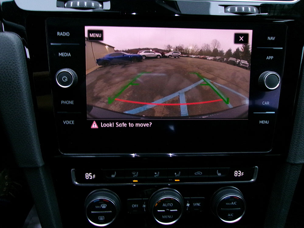 
								VOLKSWAGEN GTI SE full									