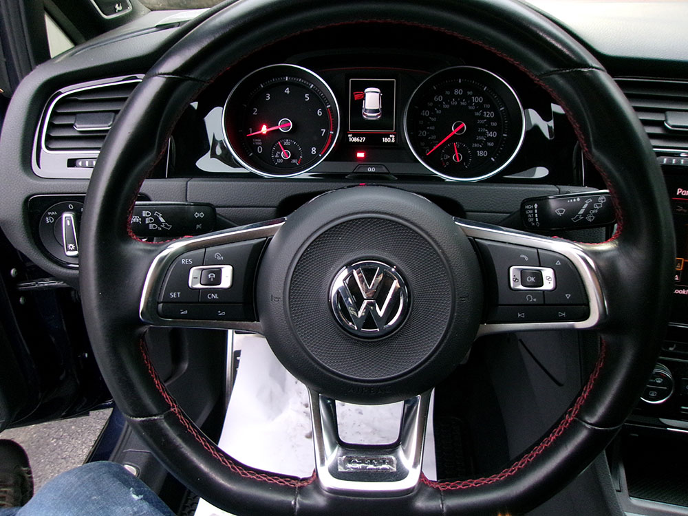 
								VOLKSWAGEN GTI SE full									