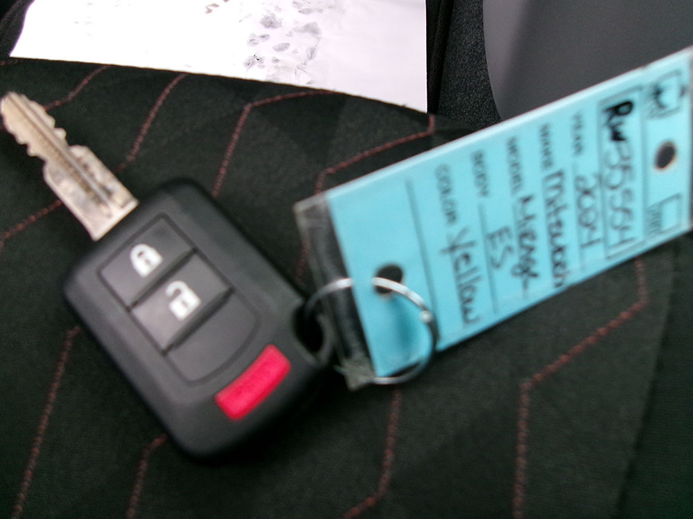 
								MITSUBISHI MIRAGE ES full									