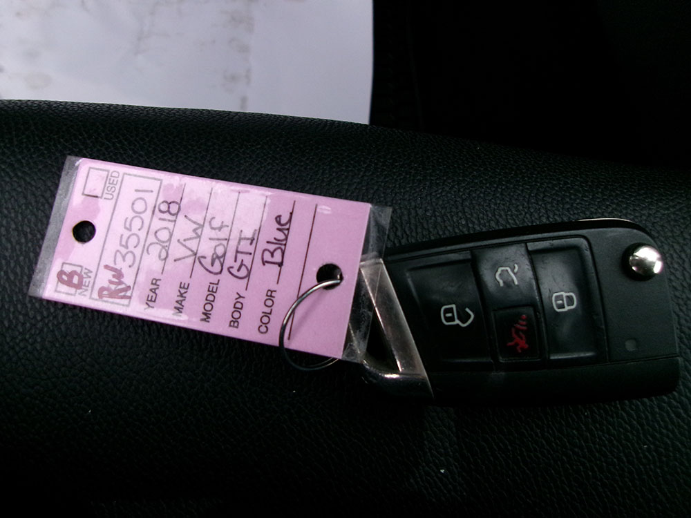 
								VOLKSWAGEN GTI SE full									