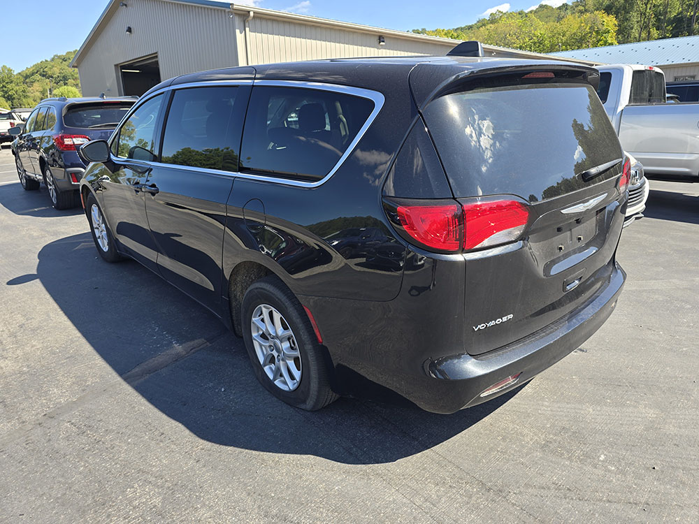 
								CHRYSLER VOYAGER LX full									