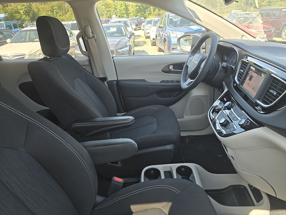 
								CHRYSLER VOYAGER LX full									