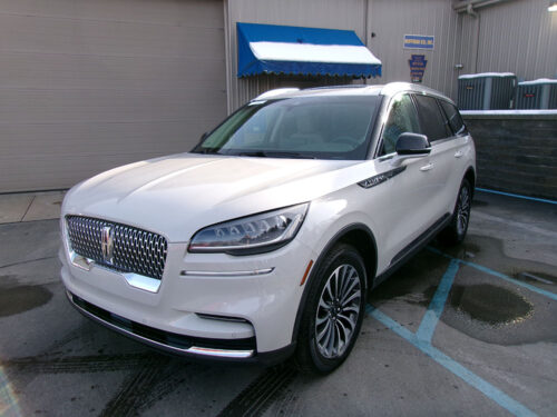 2023 Lincoln Aviator Base's photo