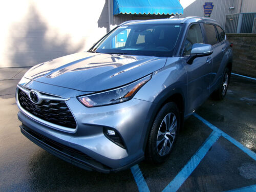 2024 Toyota Highlander XLE's photo