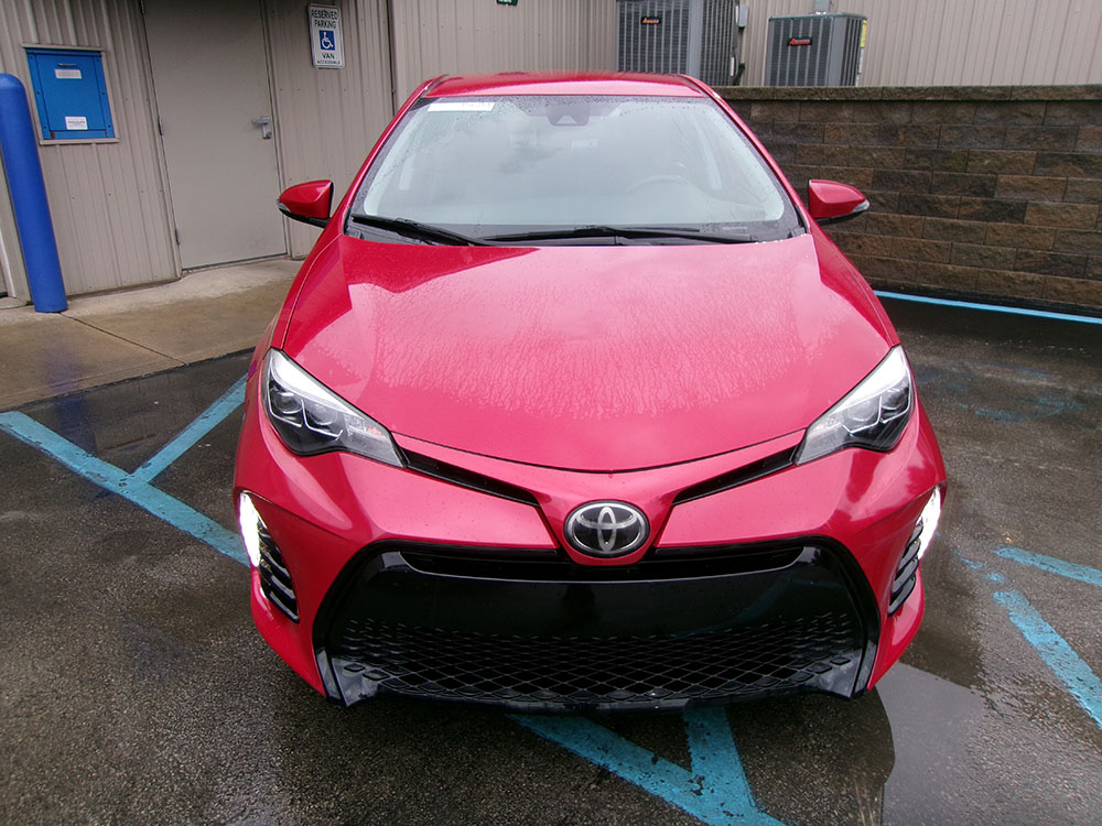 
								TOYOTA COROLLA SE full									