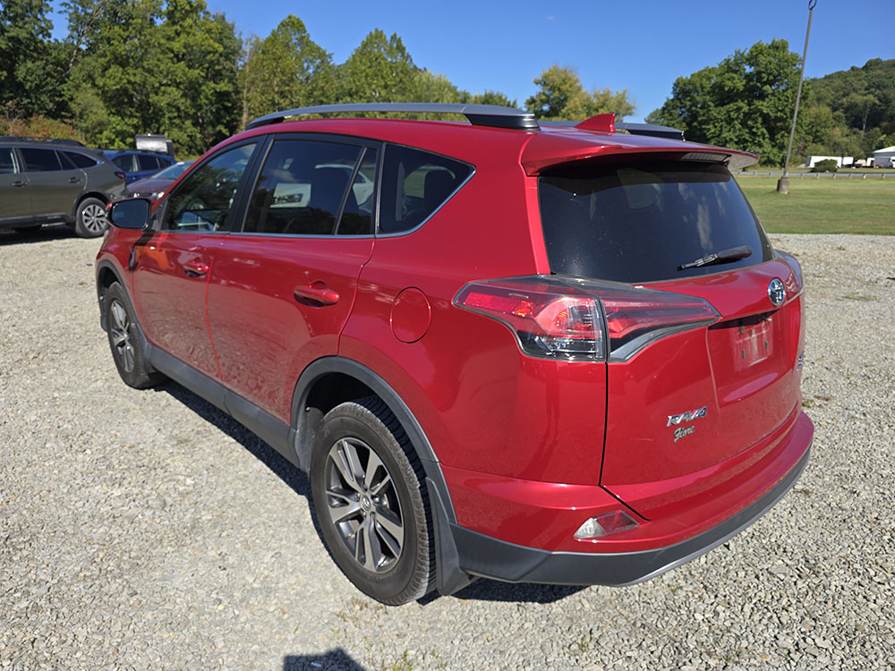 
								TOYOTA RAV4 XLE full									