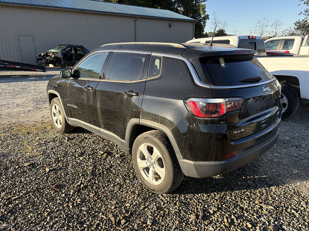 
								JEEP COMPASS LATITUDE full									