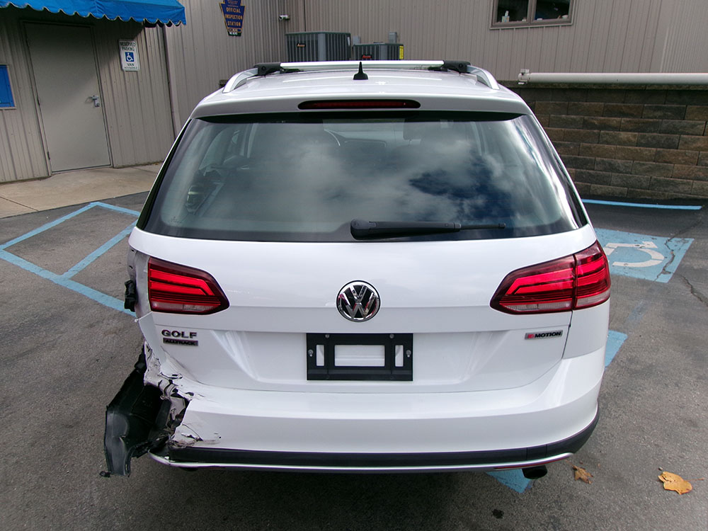 
								VOLKSWAGEN GOLF ALLTRACK full									