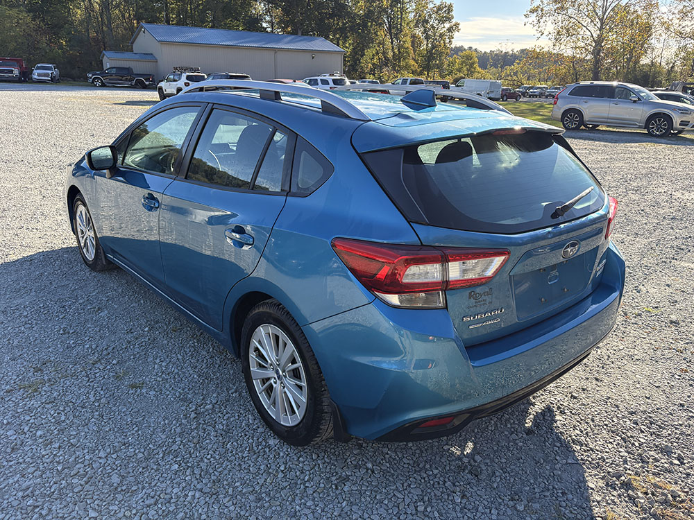 
								SUBARU IMPREZA PREMIUM full									