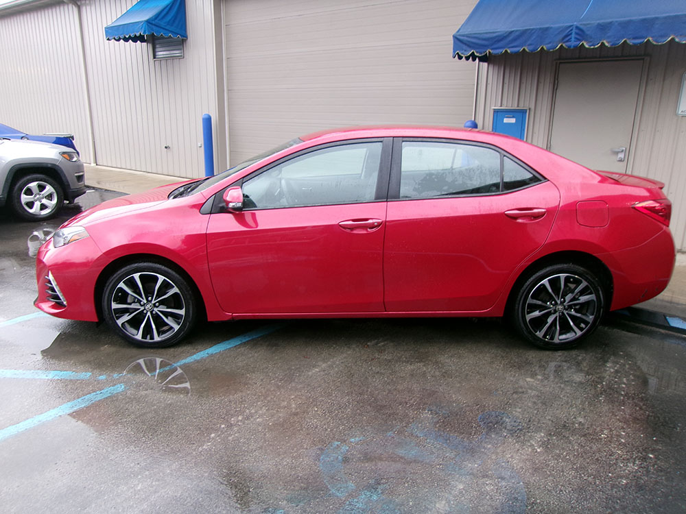 
								TOYOTA COROLLA SE full									