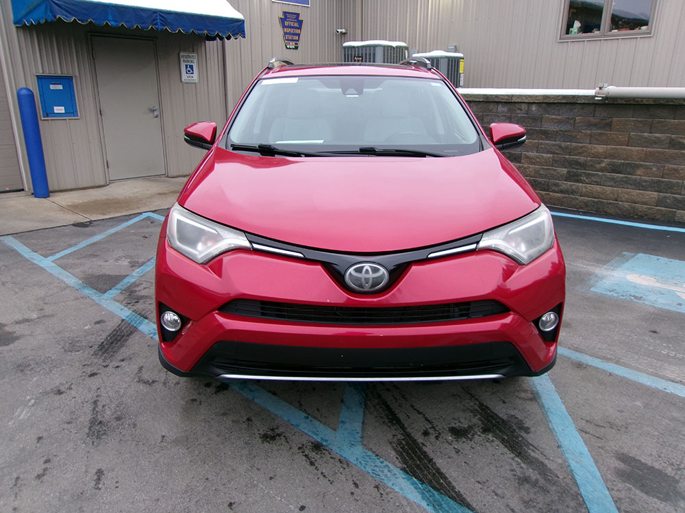 
								TOYOTA RAV4 XLE full									