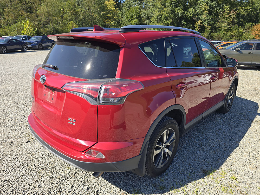 
								TOYOTA RAV4 XLE full									