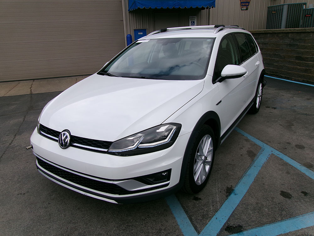 
								VOLKSWAGEN GOLF ALLTRACK full									
