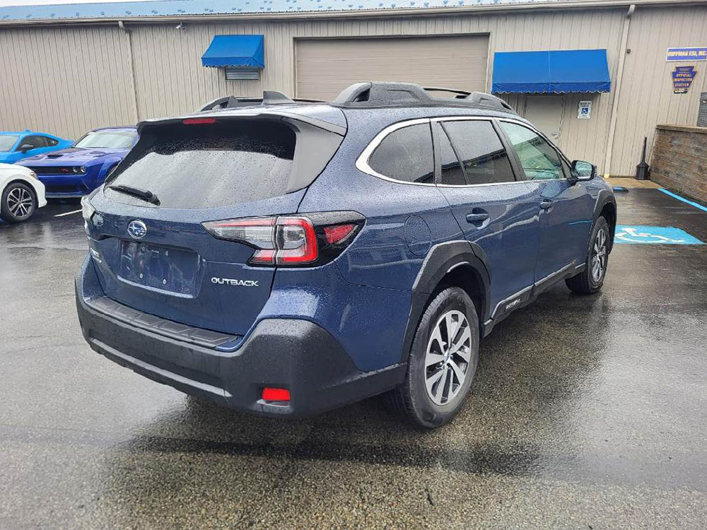 
								SUBARU OUTBACK PREMIUM full									