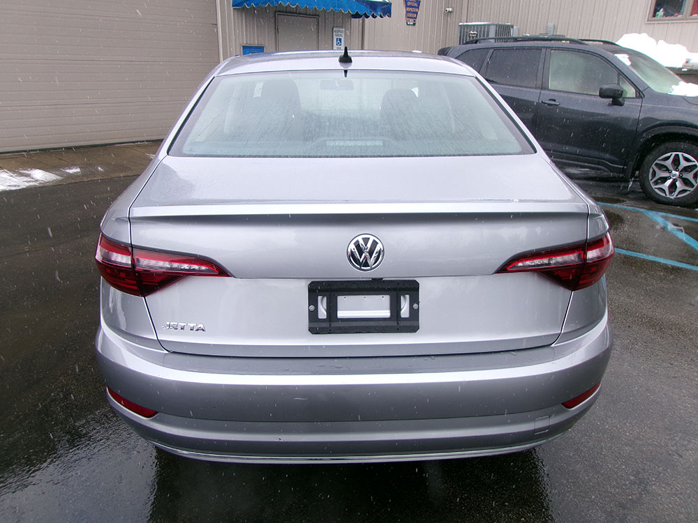 
								VOLKSWAGEN JETTA SE full									
