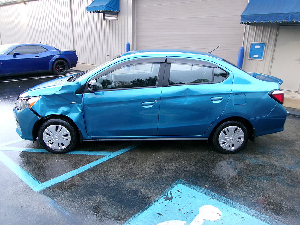 
								MITSUBISHI MIRAGE G4 ES full									