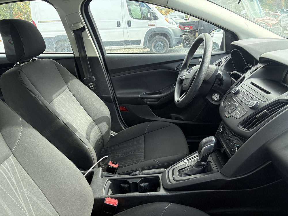 
								FORD FOCUS S full									
