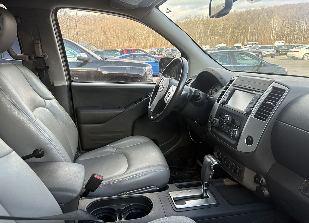 
								NISSAN FRONTIER PRO-4X CREW CAB full									