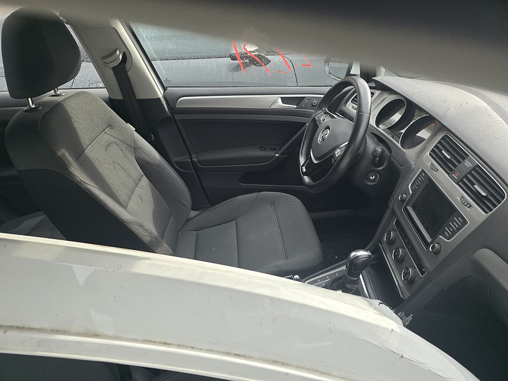 
								VOLKSWAGEN GOLF full									