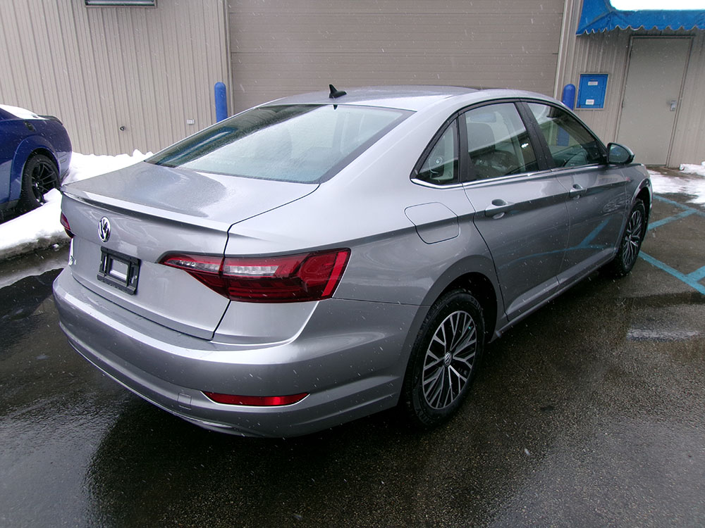 
								VOLKSWAGEN JETTA SE full									