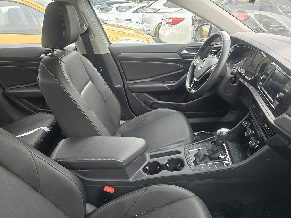 
								VOLKSWAGEN JETTA SE full									