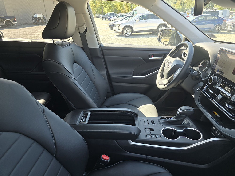 
								TOYOTA HIGHLANDER XLE full									