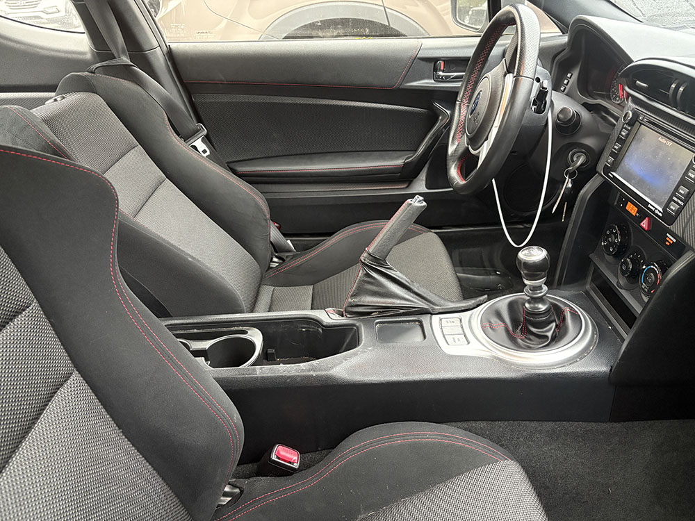 
								SUBARU BRZ PREMIUM full									