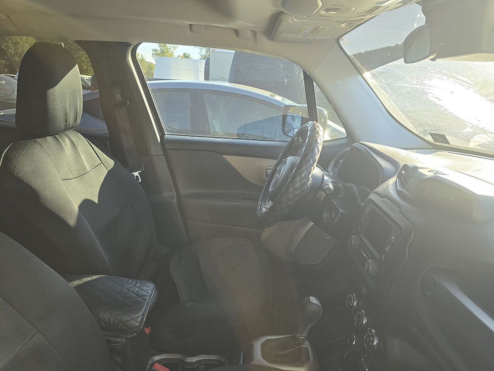 
								JEEP RENEGADE LATITUDE full									