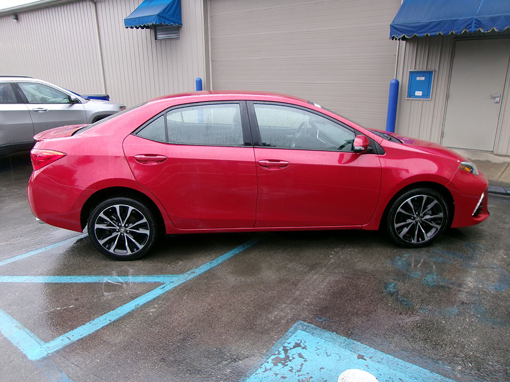 
								TOYOTA COROLLA SE full									